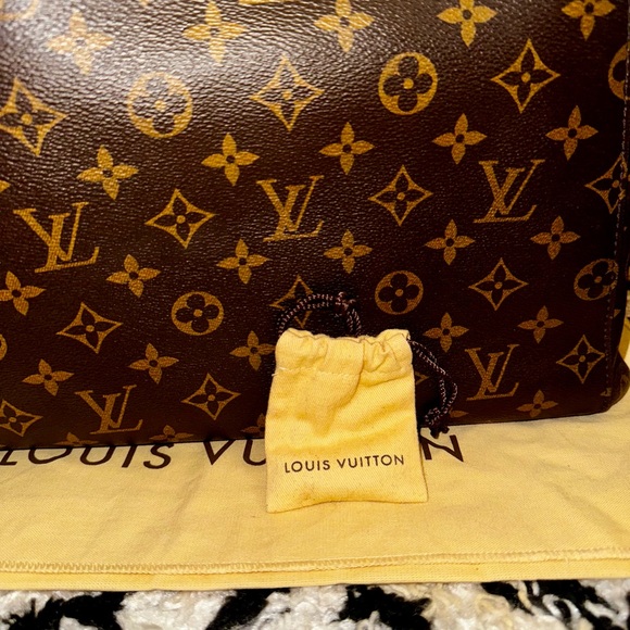 Monogram Montaigne GM - Picture 9 of 14